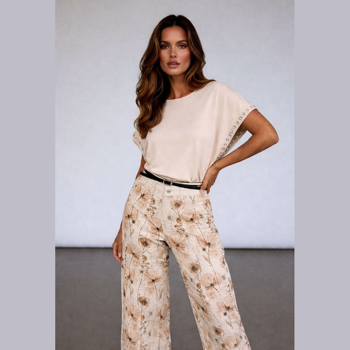 Grommet Detailed Top in Beige O/S