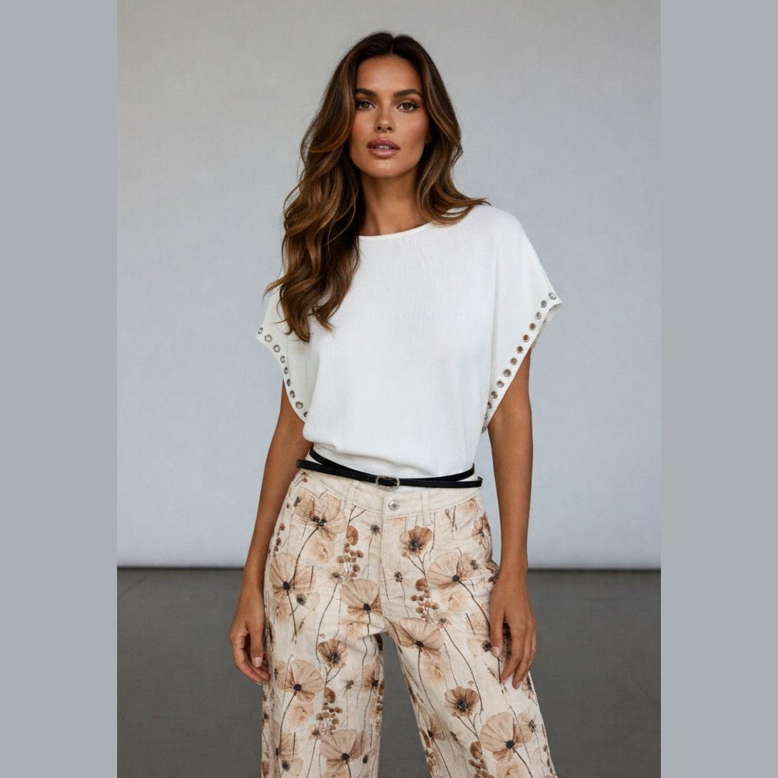 Grommet Detailed Top in Off White O/S