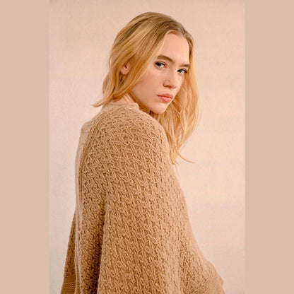 Poncho de punto con flecos triangulares de Molly Bracken en color beige