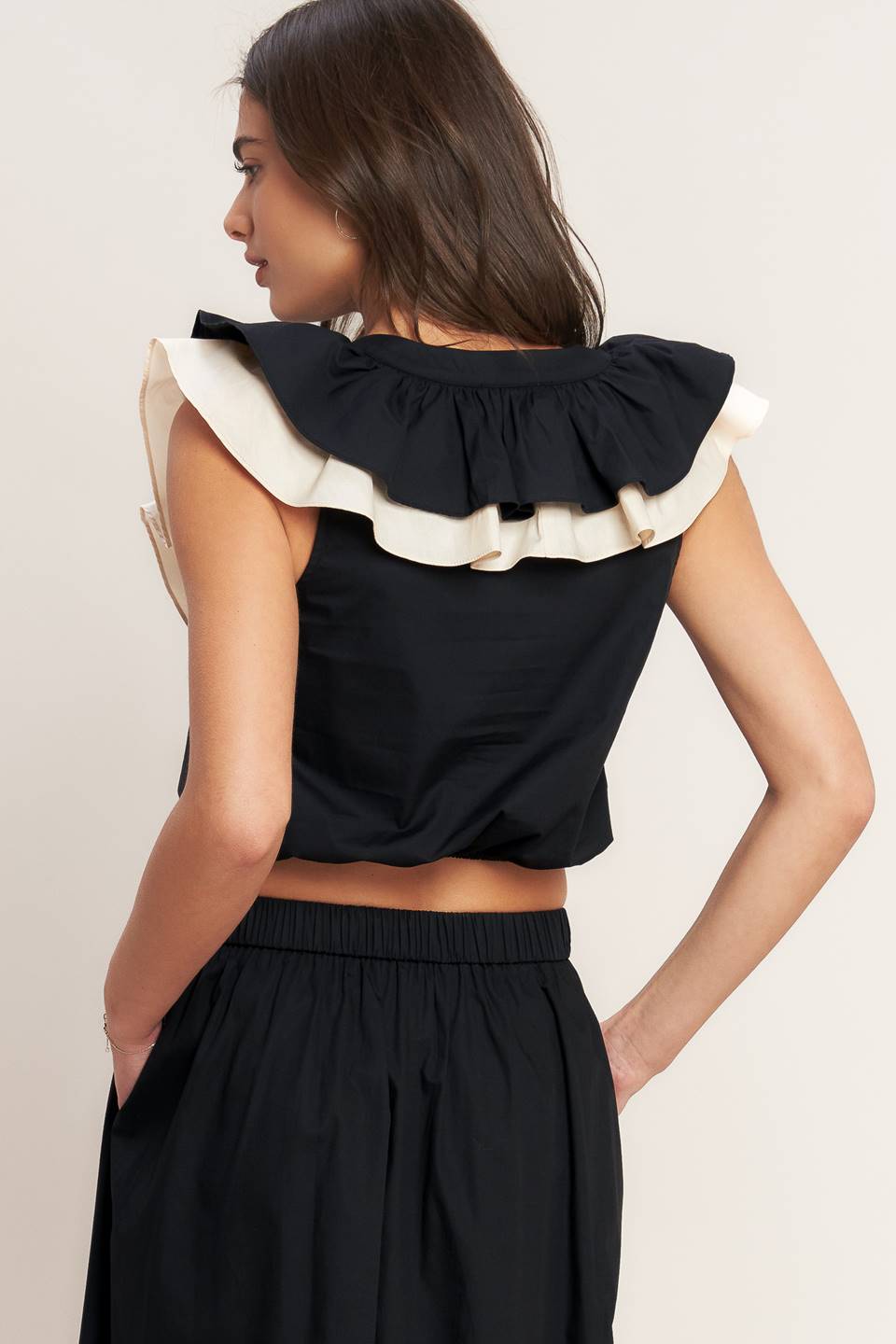 GALLERY CONTRAST RUFFLE WOVEN CROP TOP. Website exclusive · Ships direct!