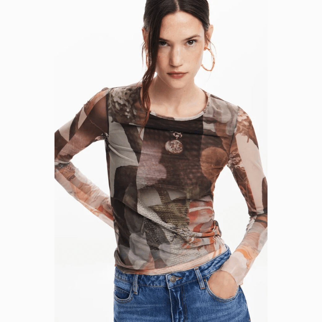 Blusa de tul con manga larga y estampado de parches otoñales de Desigual