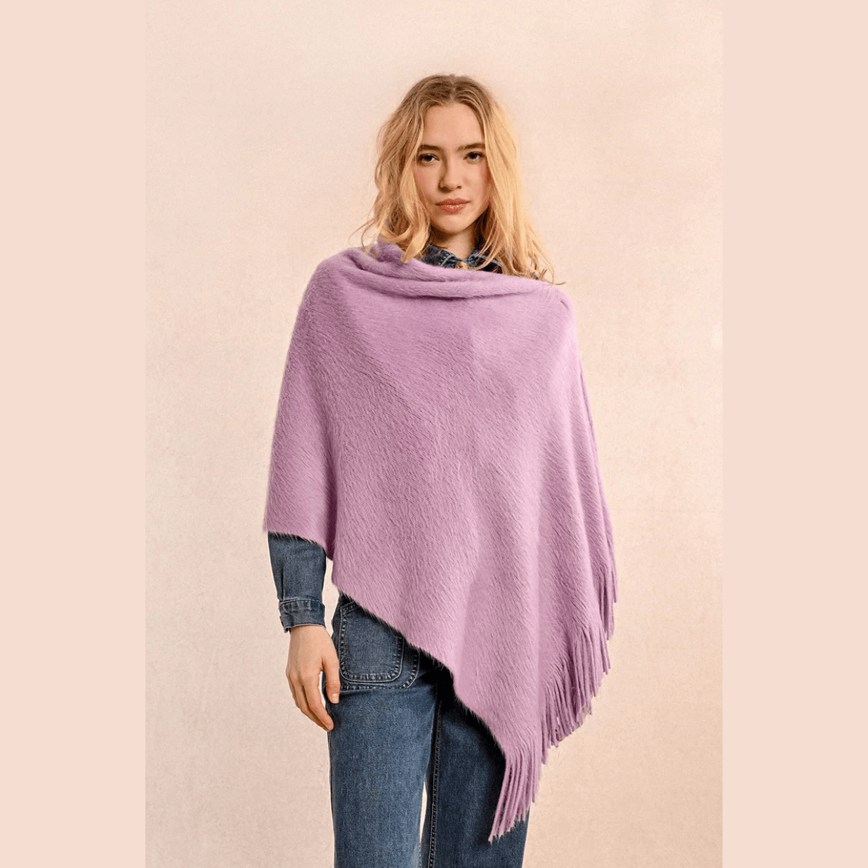 Poncho court à franges souples Molly Bracken en mauve et noir