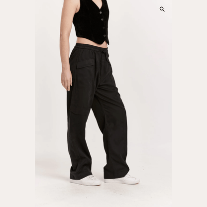 Pantalones cargo de Another Love Rhodes en color negro