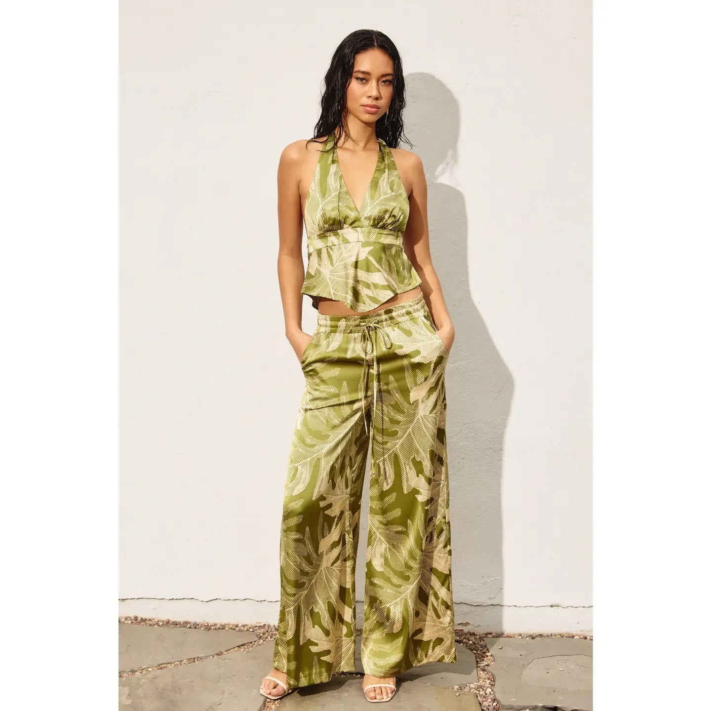 Dress Forum Tropical Print Pull-on Wide Leg Pants in Calliste Green